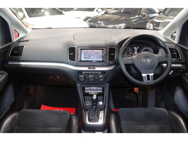 シャラン ＴＳＩ　ハイラインブルーモーションテクノロジー　禁煙　新品天張り張替済　キャンディホワイト　純正ナビ地デジＢカメラ　Ｂｌｕｅｔｏｏｔｈ　パドルシフト　クルコン　ハイライン専用インテリア　シートヒーター　電動バックドア　ディーラー整備記録簿８枚（6枚目）