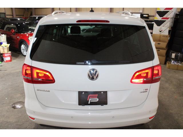 シャラン ＴＳＩ　ハイラインブルーモーションテクノロジー　禁煙　新品天張り張替済　キャンディホワイト　純正ナビ地デジＢカメラ　Ｂｌｕｅｔｏｏｔｈ　パドルシフト　クルコン　ハイライン専用インテリア　シートヒーター　電動バックドア　ディーラー整備記録簿８枚（8枚目）