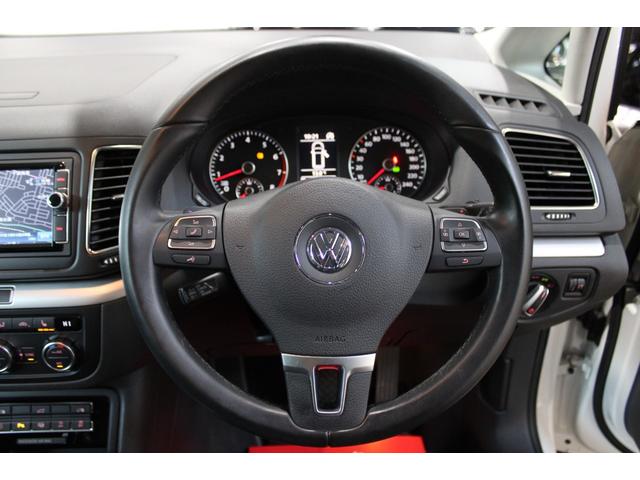 シャラン ＴＳＩ　ハイラインブルーモーションテクノロジー　禁煙　新品天張り張替済　キャンディホワイト　純正ナビ地デジＢカメラ　Ｂｌｕｅｔｏｏｔｈ　パドルシフト　クルコン　ハイライン専用インテリア　シートヒーター　電動バックドア　ディーラー整備記録簿８枚（11枚目）