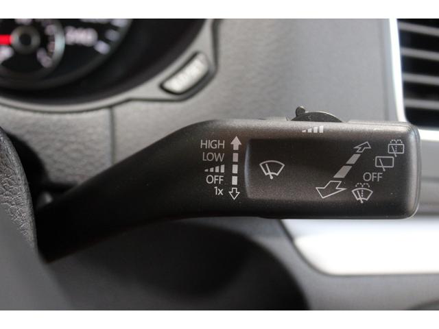 シャラン ＴＳＩ　ハイラインブルーモーションテクノロジー　禁煙　新品天張り張替済　キャンディホワイト　純正ナビ地デジＢカメラ　Ｂｌｕｅｔｏｏｔｈ　パドルシフト　クルコン　ハイライン専用インテリア　シートヒーター　電動バックドア　ディーラー整備記録簿８枚（23枚目）