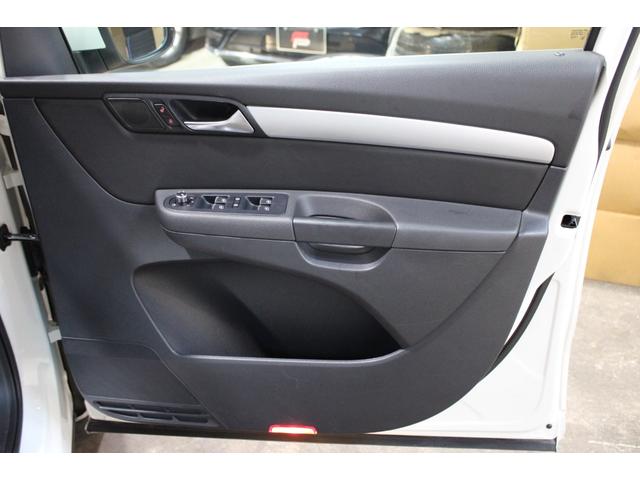 シャラン ＴＳＩ　ハイラインブルーモーションテクノロジー　禁煙　新品天張り張替済　キャンディホワイト　純正ナビ地デジＢカメラ　Ｂｌｕｅｔｏｏｔｈ　パドルシフト　クルコン　ハイライン専用インテリア　シートヒーター　電動バックドア　ディーラー整備記録簿８枚（26枚目）