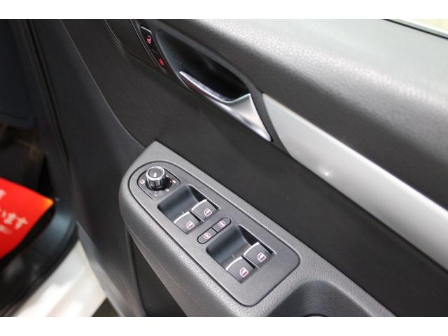 シャラン ＴＳＩ　ハイラインブルーモーションテクノロジー　禁煙　新品天張り張替済　キャンディホワイト　純正ナビ地デジＢカメラ　Ｂｌｕｅｔｏｏｔｈ　パドルシフト　クルコン　ハイライン専用インテリア　シートヒーター　電動バックドア　ディーラー整備記録簿８枚（27枚目）