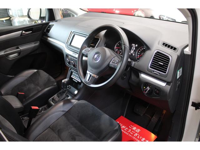 シャラン ＴＳＩ　ハイラインブルーモーションテクノロジー　禁煙　新品天張り張替済　キャンディホワイト　純正ナビ地デジＢカメラ　Ｂｌｕｅｔｏｏｔｈ　パドルシフト　クルコン　ハイライン専用インテリア　シートヒーター　電動バックドア　ディーラー整備記録簿８枚（28枚目）