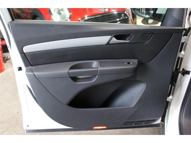 シャラン ＴＳＩ　ハイラインブルーモーションテクノロジー　禁煙　新品天張り張替済　キャンディホワイト　純正ナビ地デジＢカメラ　Ｂｌｕｅｔｏｏｔｈ　パドルシフト　クルコン　ハイライン専用インテリア　シートヒーター　電動バックドア　ディーラー整備記録簿８枚（50枚目）