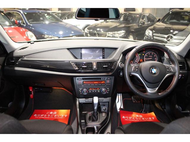 X1 sDrive 18i スポーツ 後期型 禁煙 ユーザー買取車両 アルピンホワイト ストラーダナビBカメラ コンフォートアクセス Bluetooth USB スポーツ専用インテリア エクステリア 純正18AW ヨコハマタイヤ(6枚目)