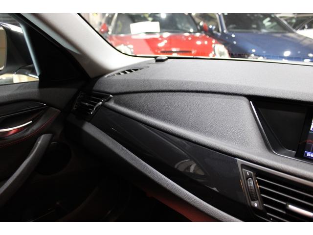 X1 sDrive 18i スポーツ 後期型 禁煙 ユーザー買取車両 アルピンホワイト ストラーダナビBカメラ コンフォートアクセス Bluetooth USB スポーツ専用インテリア エクステリア 純正18AW ヨコハマタイヤ(14枚目)