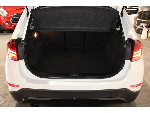 X1 sDrive 18i スポーツ 後期型 禁煙 ユーザー買取車両 アルピンホワイト ストラーダナビBカメラ コンフォートアクセス Bluetooth USB スポーツ専用インテリア エクステリア 純正18AW ヨコハマタイヤ(17枚目)