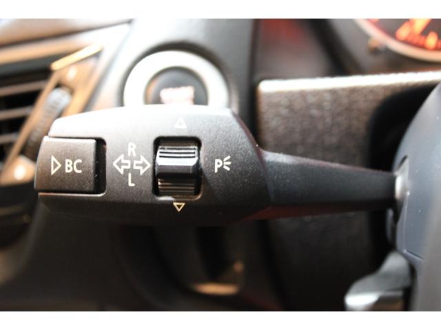 X1 sDrive 18i スポーツ 後期型 禁煙 ユーザー買取車両 アルピンホワイト ストラーダナビBカメラ コンフォートアクセス Bluetooth USB スポーツ専用インテリア エクステリア 純正18AW ヨコハマタイヤ(21枚目)