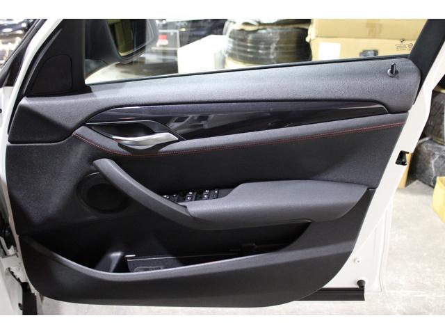 X1 sDrive 18i スポーツ 後期型 禁煙 ユーザー買取車両 アルピンホワイト ストラーダナビBカメラ コンフォートアクセス Bluetooth USB スポーツ専用インテリア エクステリア 純正18AW ヨコハマタイヤ(25枚目)