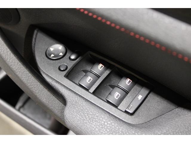 X1 sDrive 18i スポーツ 後期型 禁煙 ユーザー買取車両 アルピンホワイト ストラーダナビBカメラ コンフォートアクセス Bluetooth USB スポーツ専用インテリア エクステリア 純正18AW ヨコハマタイヤ(26枚目)
