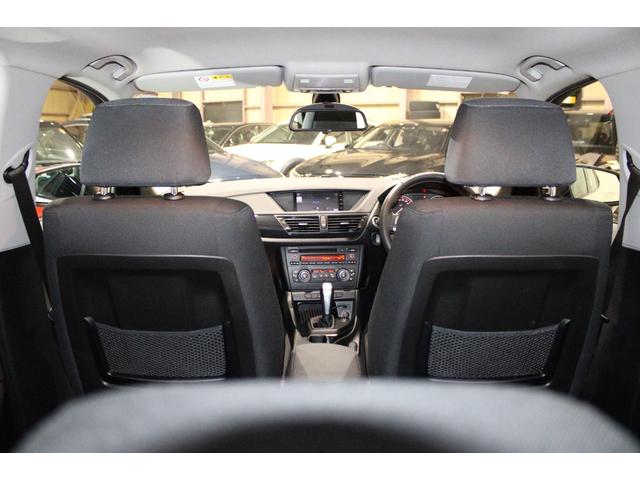 X1 sDrive 18i スポーツ 後期型 禁煙 ユーザー買取車両 アルピンホワイト ストラーダナビBカメラ コンフォートアクセス Bluetooth USB スポーツ専用インテリア エクステリア 純正18AW ヨコハマタイヤ(37枚目)