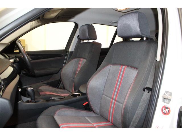 X1 sDrive 18i スポーツ 後期型 禁煙 ユーザー買取車両 アルピンホワイト ストラーダナビBカメラ コンフォートアクセス Bluetooth USB スポーツ専用インテリア エクステリア 純正18AW ヨコハマタイヤ(47枚目)