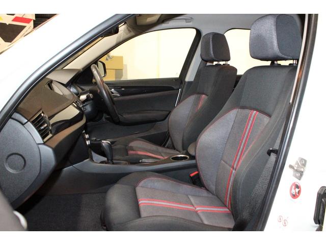 X1 sDrive 18i スポーツ 後期型 禁煙 ユーザー買取車両 アルピンホワイト ストラーダナビBカメラ コンフォートアクセス Bluetooth USB スポーツ専用インテリア エクステリア 純正18AW ヨコハマタイヤ(49枚目)