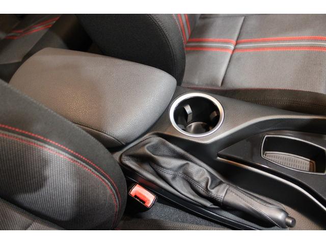 X1 sDrive 18i スポーツ 後期型 禁煙 ユーザー買取車両 アルピンホワイト ストラーダナビBカメラ コンフォートアクセス Bluetooth USB スポーツ専用インテリア エクステリア 純正18AW ヨコハマタイヤ(74枚目)