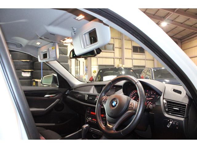 X1 sDrive 18i スポーツ 後期型 禁煙 ユーザー買取車両 アルピンホワイト ストラーダナビBカメラ コンフォートアクセス Bluetooth USB スポーツ専用インテリア エクステリア 純正18AW ヨコハマタイヤ(77枚目)