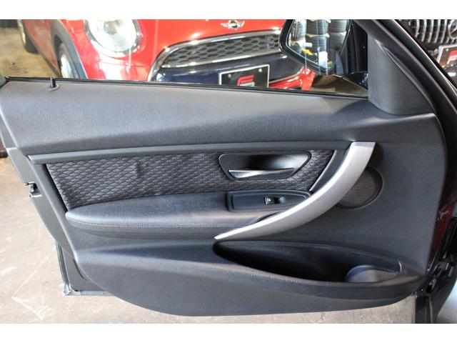 3シリーズ 320i Mスポーツ ワンオーナー禁煙 ミネラルグレー HDDナビBカメラ Bluetooth コンフォートA I-STOP パドルシフト Mスポーツ専用インテリア エクステリア 純正18AW ブリジストン ディーラー整備(44枚目)