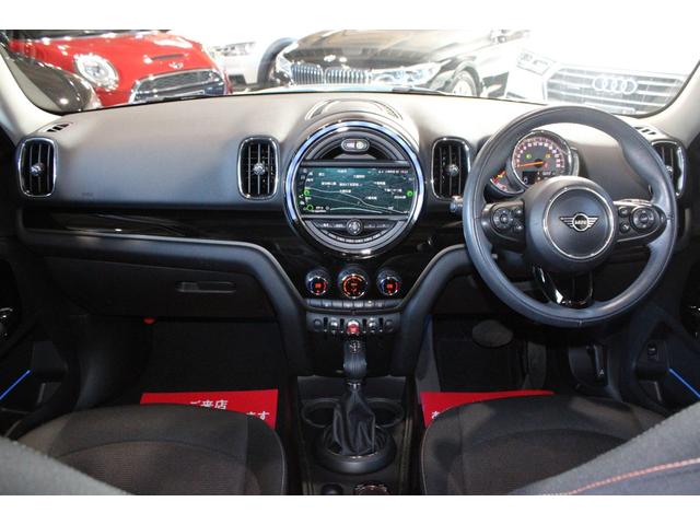 ＭＩＮＩ クーパーＤ　クロスオーバー　禁煙　アイランドブルー　インテリジェントＳ　ＡＣＣ　衝突軽減　純正ナビＢカメラ　Ｂｌｕｅｔｏｏｔｈ　ＵＳＢ　コンフォートＡ　ＬＥＤライト　電動バックドア　純正１７ＡＷ　ミシュランタイヤ　ディーラー整備（6枚目）