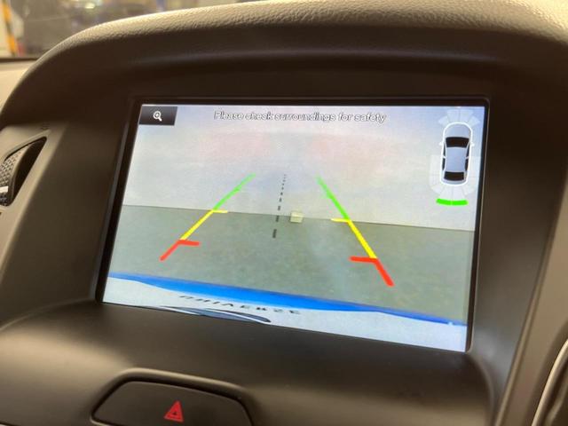 フォーカス スポーツプラス　エコブースト　アダプティブクルーズコントロール　アクティブパークアシスト　３６０度センシングシステム　フロント衝突警告／レーンキープアシスト　黒革シート　パワーシート　バックカメラ　ＨＩＤヘッドライト　禁煙車（6枚目）