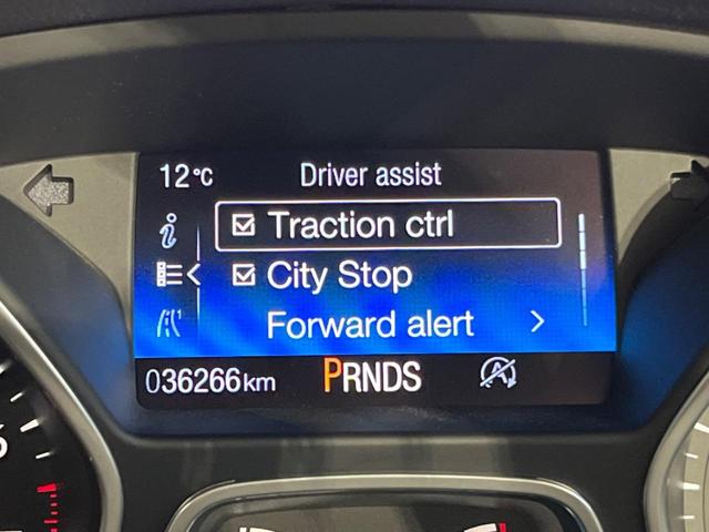 フォーカス スポーツプラス　エコブースト　アダプティブクルーズコントロール　アクティブパークアシスト　３６０度センシングシステム　フロント衝突警告／レーンキープアシスト　黒革シート　パワーシート　バックカメラ　ＨＩＤヘッドライト　禁煙車（34枚目）