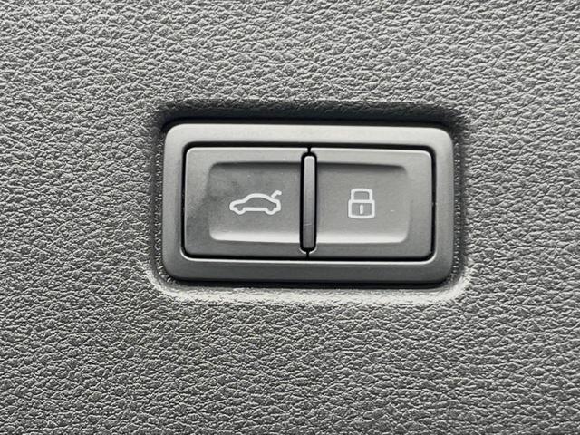 Ｑ５スポーツバック ４０ＴＤＩクワトロ　Ｓライン　Ｓライン＋ＰＫＧ　地デジＴＶチューナー　レーダークルーズコントロール　ＡｐｐｌｅＣａｒＰｌａｙ　純正ナビ　全周囲カメラ　電動リアゲート　パワーシート／シートヒーター　純正１９インチＡＷ　パドルシフト（7枚目）