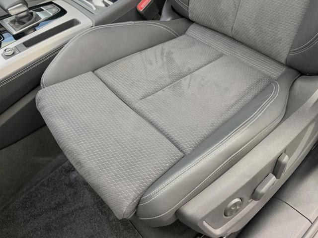 Ｑ５スポーツバック ４０ＴＤＩクワトロ　Ｓライン　Ｓライン＋ＰＫＧ　地デジＴＶチューナー　レーダークルーズコントロール　ＡｐｐｌｅＣａｒＰｌａｙ　純正ナビ　全周囲カメラ　電動リアゲート　パワーシート／シートヒーター　純正１９インチＡＷ　パドルシフト（30枚目）