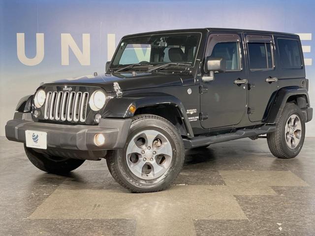 ジープ・ラングラーアンリミテッド サハラ　４ＷＤ　革シート／シートヒーター　ＡＬＰＩＮＥスピーカー　ナビ　クルーズコントロール　バック／サイドカメラ　フルセグＴＶ　Ｂｌｕｅｔｏｏｔｈ　ＣＤ／ＤＶＤ　純正１８インチＡＷ　オートライト　ＥＴＣ（9枚目）
