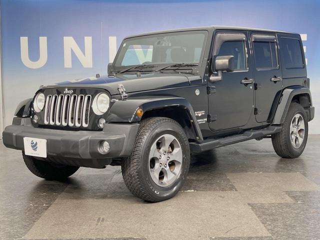 ジープ・ラングラーアンリミテッド サハラ　４ＷＤ　革シート／シートヒーター　ＡＬＰＩＮＥスピーカー　ナビ　クルーズコントロール　バック／サイドカメラ　フルセグＴＶ　Ｂｌｕｅｔｏｏｔｈ　ＣＤ／ＤＶＤ　純正１８インチＡＷ　オートライト　ＥＴＣ（14枚目）