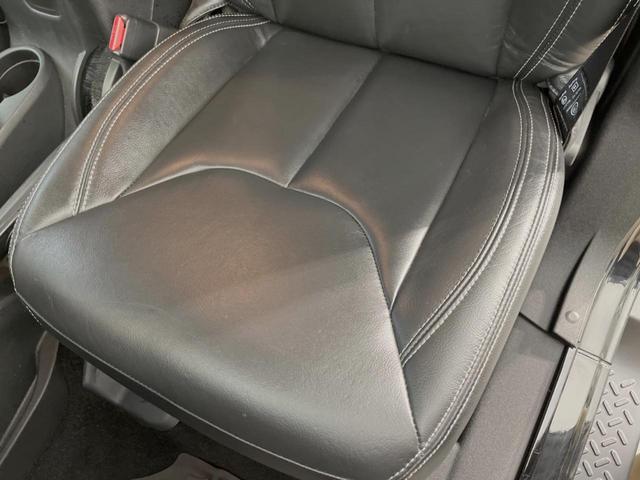 ジープ・ラングラーアンリミテッド サハラ　４ＷＤ　革シート／シートヒーター　ＡＬＰＩＮＥスピーカー　ナビ　クルーズコントロール　バック／サイドカメラ　フルセグＴＶ　Ｂｌｕｅｔｏｏｔｈ　ＣＤ／ＤＶＤ　純正１８インチＡＷ　オートライト　ＥＴＣ（30枚目）