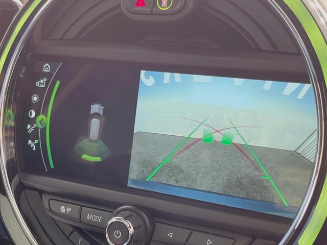 ＭＩＮＩ クーパーＤ　クロスオーバー　サンルーフ　ペッパーＰＫＧ　ＬＥＤヘッドライト／フォグランプ　アクティブクルーズコントロール　インテリジェントセーフティ　純正ナビ　バックカメラ　電動リアゲート　純正１７インチＡＷ　ミラー内蔵ＥＴＣ（8枚目）