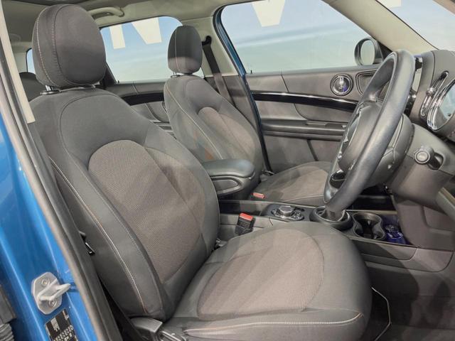 ＭＩＮＩ クーパーＤ　クロスオーバー　サンルーフ　ペッパーＰＫＧ　ＬＥＤヘッドライト／フォグランプ　アクティブクルーズコントロール　インテリジェントセーフティ　純正ナビ　バックカメラ　電動リアゲート　純正１７インチＡＷ　ミラー内蔵ＥＴＣ（10枚目）