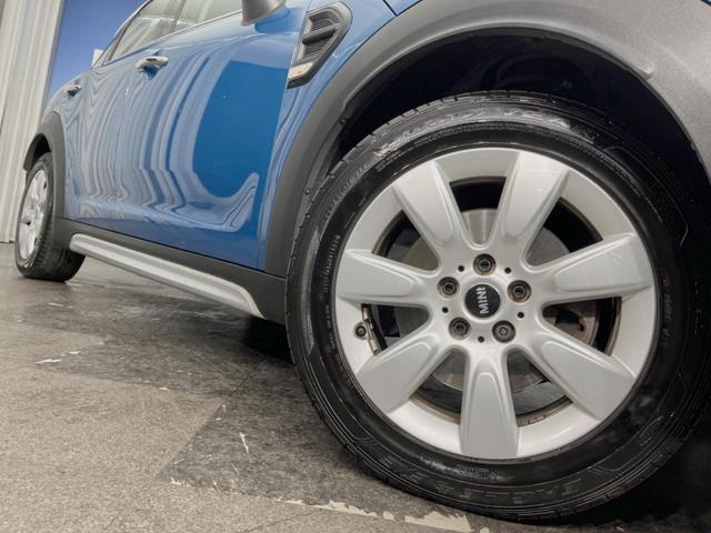 ＭＩＮＩ クーパーＤ　クロスオーバー　サンルーフ　ペッパーＰＫＧ　ＬＥＤヘッドライト／フォグランプ　アクティブクルーズコントロール　インテリジェントセーフティ　純正ナビ　バックカメラ　電動リアゲート　純正１７インチＡＷ　ミラー内蔵ＥＴＣ（18枚目）