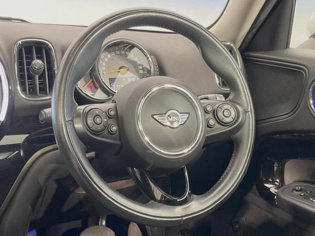ＭＩＮＩ クーパーＤ　クロスオーバー　サンルーフ　ペッパーＰＫＧ　ＬＥＤヘッドライト／フォグランプ　アクティブクルーズコントロール　インテリジェントセーフティ　純正ナビ　バックカメラ　電動リアゲート　純正１７インチＡＷ　ミラー内蔵ＥＴＣ（20枚目）
