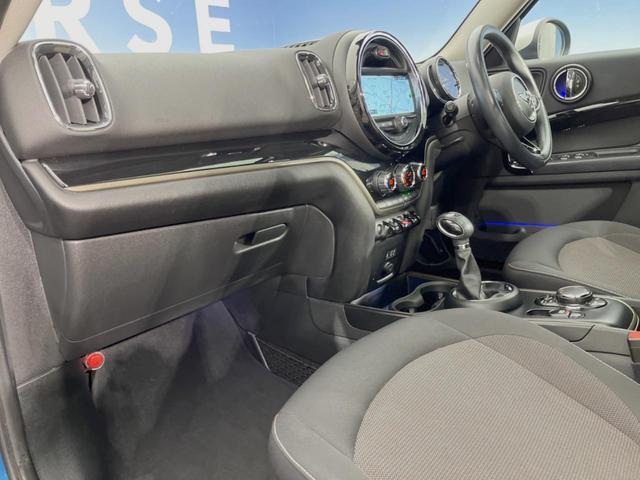 ＭＩＮＩ クーパーＤ　クロスオーバー　サンルーフ　ペッパーＰＫＧ　ＬＥＤヘッドライト／フォグランプ　アクティブクルーズコントロール　インテリジェントセーフティ　純正ナビ　バックカメラ　電動リアゲート　純正１７インチＡＷ　ミラー内蔵ＥＴＣ（21枚目）