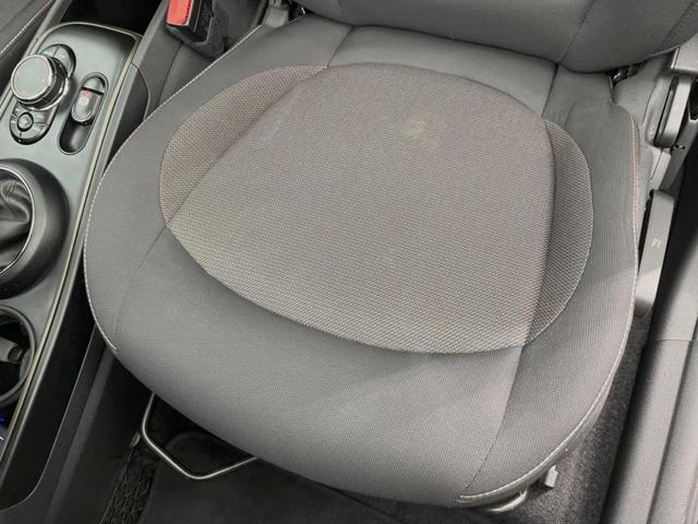 ＭＩＮＩ クーパーＤ　クロスオーバー　サンルーフ　ペッパーＰＫＧ　ＬＥＤヘッドライト／フォグランプ　アクティブクルーズコントロール　インテリジェントセーフティ　純正ナビ　バックカメラ　電動リアゲート　純正１７インチＡＷ　ミラー内蔵ＥＴＣ（30枚目）