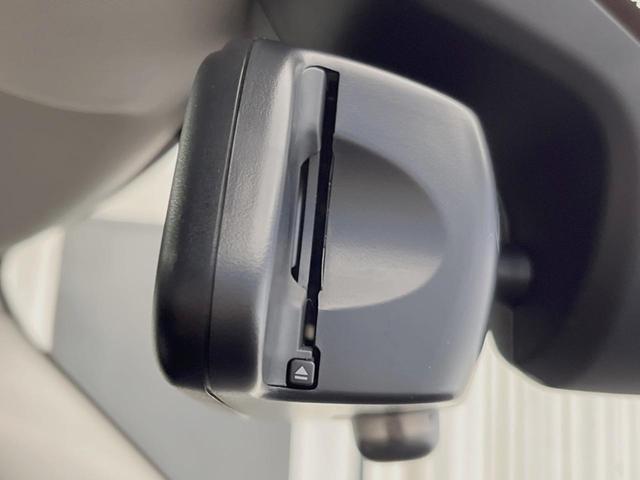 ＭＩＮＩ クーパーＤ　クロスオーバー　サンルーフ　ペッパーＰＫＧ　ＬＥＤヘッドライト／フォグランプ　アクティブクルーズコントロール　インテリジェントセーフティ　純正ナビ　バックカメラ　電動リアゲート　純正１７インチＡＷ　ミラー内蔵ＥＴＣ（40枚目）