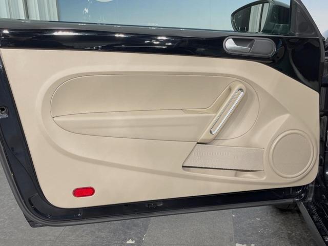 ザ・ビートル デザイン　バイキセノンヘッドライトＰＫＧ　７１６ＳＤＣＷナビＰＫＧ　フルセグＴＶ　クルーズコントロール　バックカメラ　カミングホーム／リビングホーム　純正１７インチＡＷ　ブラインドスポットモニター　オートライト（27枚目）