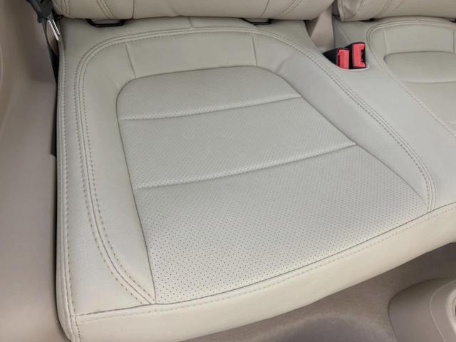 ザ・ビートル デザイン　バイキセノンヘッドライトＰＫＧ　７１６ＳＤＣＷナビＰＫＧ　フルセグＴＶ　クルーズコントロール　バックカメラ　カミングホーム／リビングホーム　純正１７インチＡＷ　ブラインドスポットモニター　オートライト（39枚目）