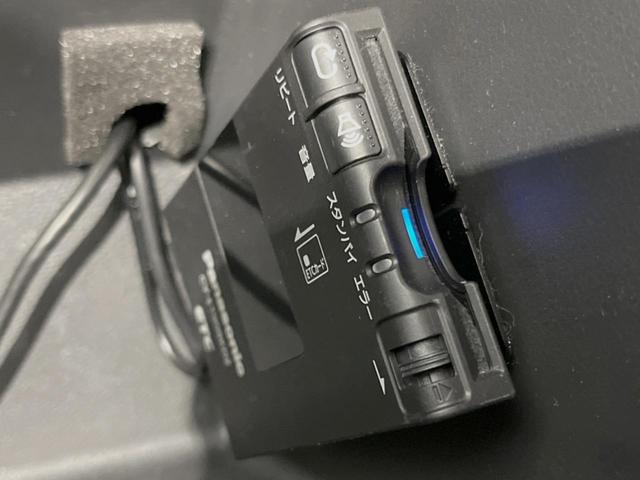 ザ・ビートル デザインレザーパッケージ クルーズコントロール パークディスタンスコントロール カミングホーム/リビングホーム ナビ フルセグTV 前席シートヒーター/ブラック革シート HIDヘッドライト 純正17インチAW パドルシフト(8枚目)