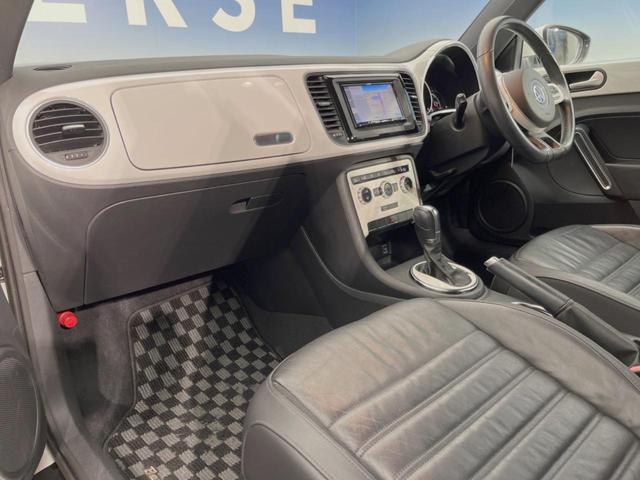 ザ・ビートル デザインレザーパッケージ クルーズコントロール パークディスタンスコントロール カミングホーム/リビングホーム ナビ フルセグTV 前席シートヒーター/ブラック革シート HIDヘッドライト 純正17インチAW パドルシフト(26枚目)