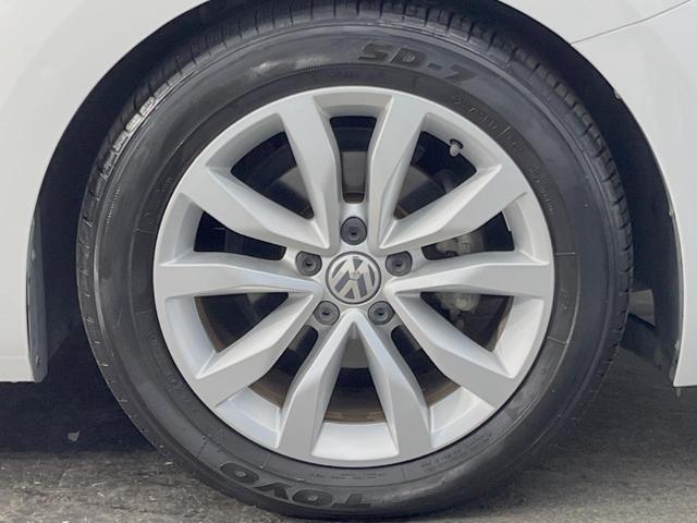 ザ・ビートル デザインレザーパッケージ クルーズコントロール パークディスタンスコントロール カミングホーム/リビングホーム ナビ フルセグTV 前席シートヒーター/ブラック革シート HIDヘッドライト 純正17インチAW パドルシフト(45枚目)