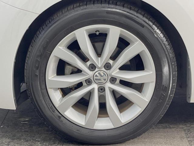 ザ・ビートル デザインレザーパッケージ クルーズコントロール パークディスタンスコントロール カミングホーム/リビングホーム ナビ フルセグTV 前席シートヒーター/ブラック革シート HIDヘッドライト 純正17インチAW パドルシフト(46枚目)