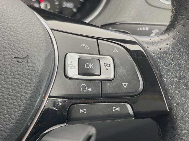 ポロ クロスポロ　アダプティブクルーズコントロール　ＨＩＤヘッドランプＰＫＧ　７１６ＳＤＣＷＰＫＧ　バックカメラ　ＣＤ／ＤＶＤ再生　フルセグＴＶ　純正１７インチＡＷ　オートエアコン　衝突被害軽減ブレーキ　キーレス（24枚目）