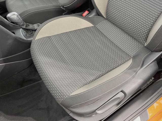 ポロ クロスポロ　アダプティブクルーズコントロール　ＨＩＤヘッドランプＰＫＧ　７１６ＳＤＣＷＰＫＧ　バックカメラ　ＣＤ／ＤＶＤ再生　フルセグＴＶ　純正１７インチＡＷ　オートエアコン　衝突被害軽減ブレーキ　キーレス（26枚目）