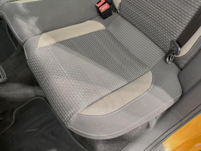 ポロ クロスポロ　アダプティブクルーズコントロール　ＨＩＤヘッドランプＰＫＧ　７１６ＳＤＣＷＰＫＧ　バックカメラ　ＣＤ／ＤＶＤ再生　フルセグＴＶ　純正１７インチＡＷ　オートエアコン　衝突被害軽減ブレーキ　キーレス（28枚目）