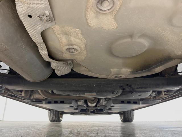 ポロ クロスポロ　アダプティブクルーズコントロール　ＨＩＤヘッドランプＰＫＧ　７１６ＳＤＣＷＰＫＧ　バックカメラ　ＣＤ／ＤＶＤ再生　フルセグＴＶ　純正１７インチＡＷ　オートエアコン　衝突被害軽減ブレーキ　キーレス（37枚目）