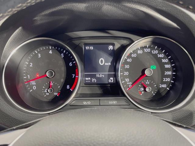 ポロ クロスポロ　アダプティブクルーズコントロール　ＨＩＤヘッドランプＰＫＧ　７１６ＳＤＣＷＰＫＧ　バックカメラ　ＣＤ／ＤＶＤ再生　フルセグＴＶ　純正１７インチＡＷ　オートエアコン　衝突被害軽減ブレーキ　キーレス（38枚目）