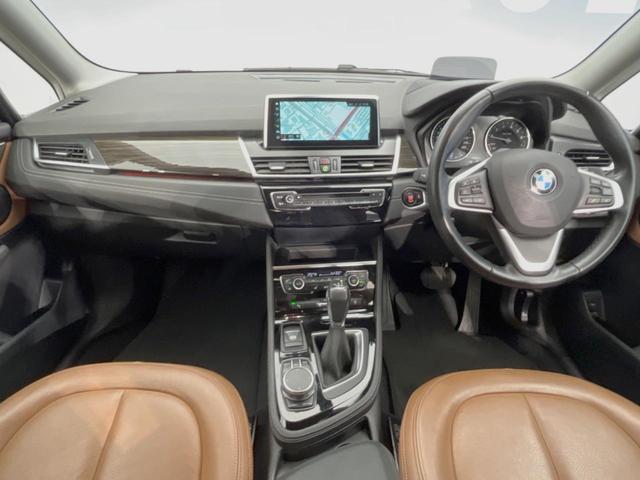 ２シリーズ ２１８ｉグランツアラー　ラグジュアリー　アドバンスドアクティブセーフティ／パーキングサポート／コンフォートＰＫＧ　純正ナビ　バックカメラ　パワーバックドア　茶革シート　前席シートヒーター／パワーシート　純正１７インチＡＷ　ＬＥＤヘッドライト（2枚目）