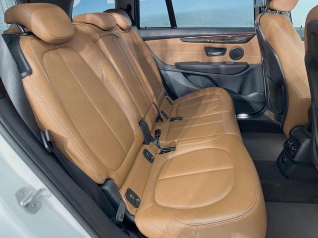 ２シリーズ ２１８ｉグランツアラー　ラグジュアリー　アドバンスドアクティブセーフティ／パーキングサポート／コンフォートＰＫＧ　純正ナビ　バックカメラ　パワーバックドア　茶革シート　前席シートヒーター／パワーシート　純正１７インチＡＷ　ＬＥＤヘッドライト（12枚目）