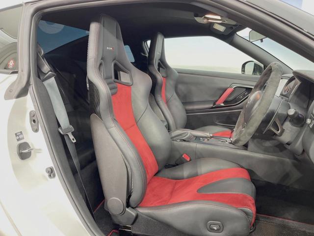 ＧＴ－Ｒ ニスモ　４ＷＤ　ＢＯＳＥサウンドシステム　ドライカーボン製トランクリッド　ＲＡＹＳ製２０インチアルミ　ＲＥＣＡＲＯ製ＮＩＳＭＯロゴ入シート　クルコン　純正ナビ　バックカメラ　エンドレス製ブレーキローター（10枚目）