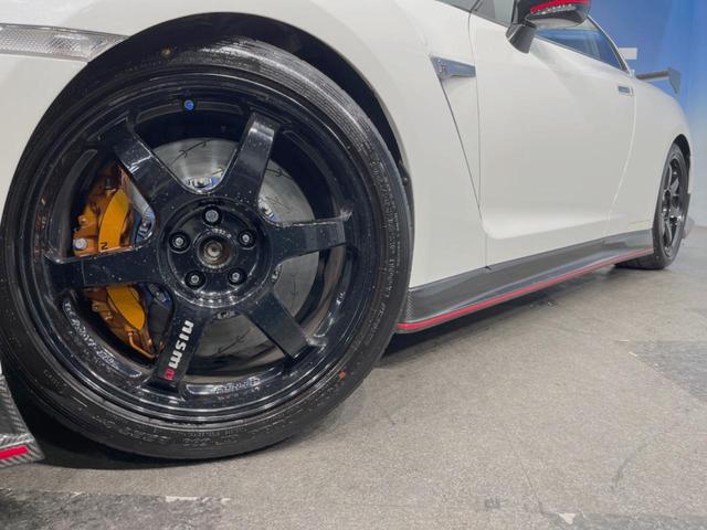 ＧＴ－Ｒ ニスモ　４ＷＤ　ＢＯＳＥサウンドシステム　ドライカーボン製トランクリッド　ＲＡＹＳ製２０インチアルミ　ＲＥＣＡＲＯ製ＮＩＳＭＯロゴ入シート　クルコン　純正ナビ　バックカメラ　エンドレス製ブレーキローター（18枚目）